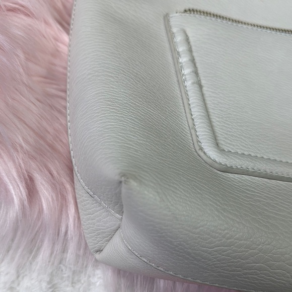 Antik Kraft White and Tan Shoulder Bag with Wicker Handle - Picture 11 of 12